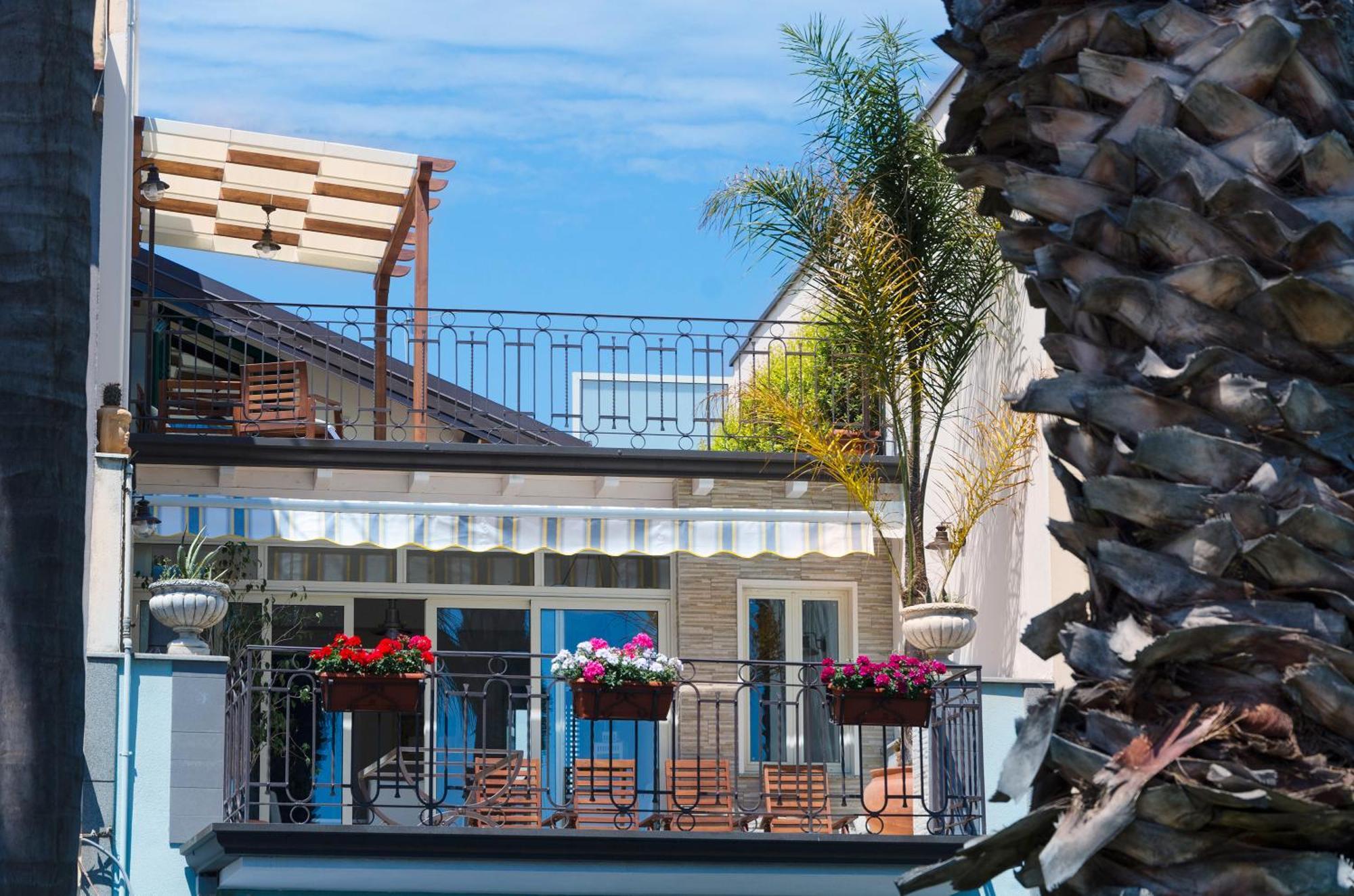 Casa Delle Zammare Fronte Mare Centro Storico Villa Riposto Exterior foto