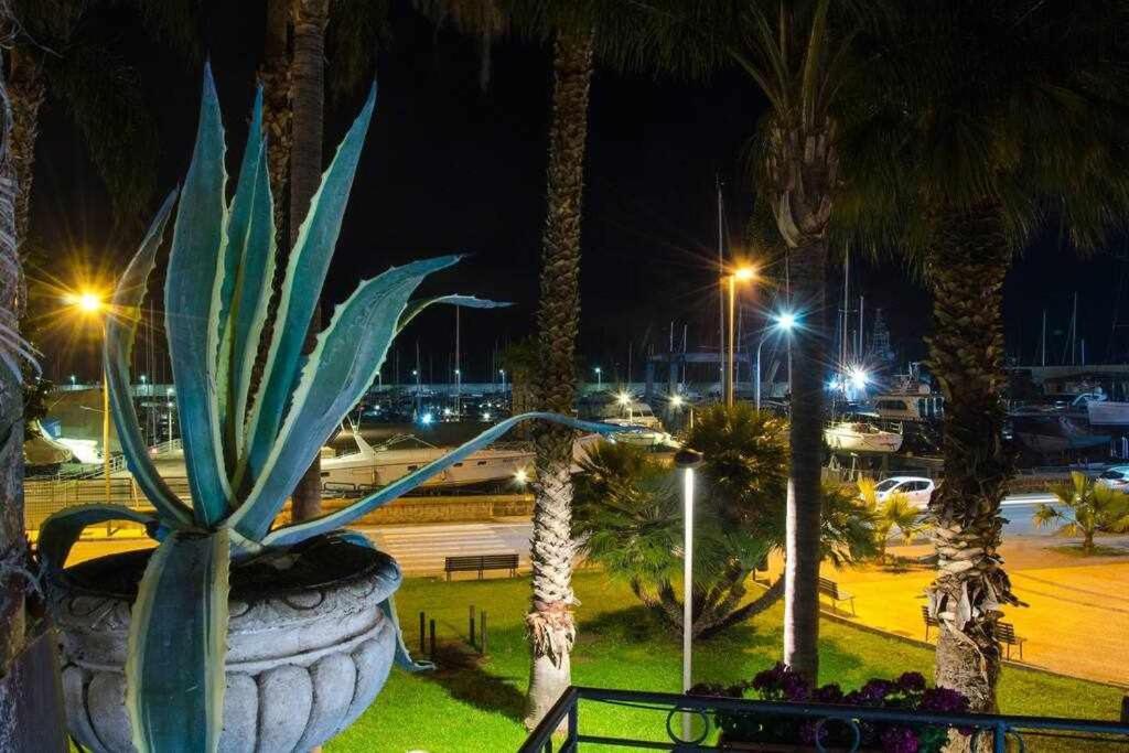 Casa Delle Zammare Fronte Mare Centro Storico Villa Riposto Exterior foto